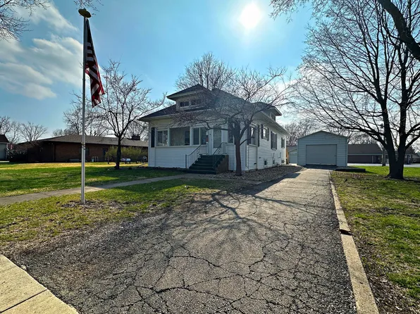416 S Walnut St, Wenona, IL 61377