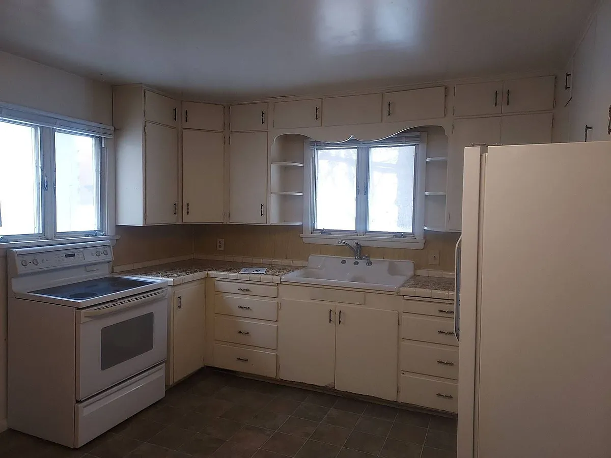 Building Photo - 720 S 9th Ave #C