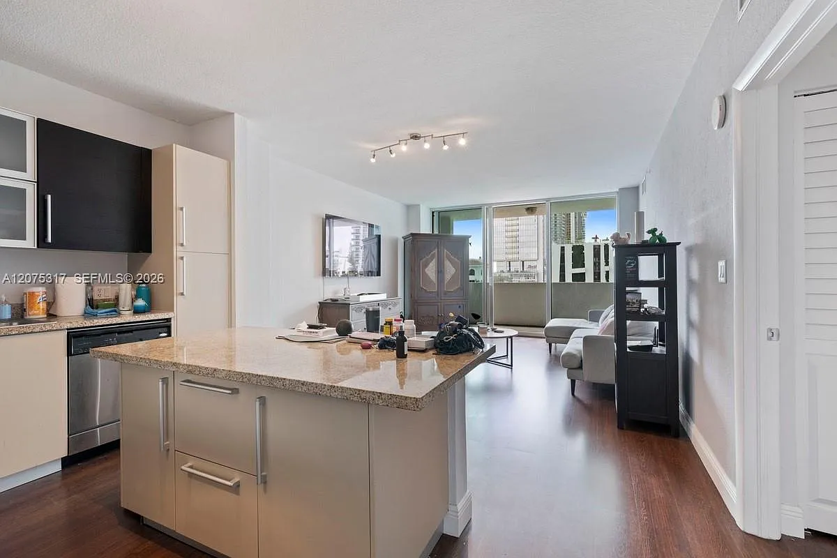 Moon Bay Of Miami Condo — Photo 4