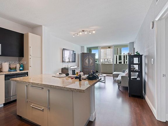4th image of 500 NE 29th St APT 606