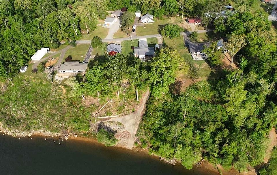 1st image of 720 Riverside Ln