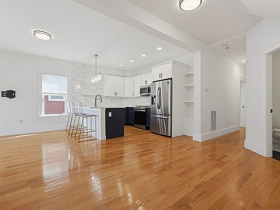 3rd image of 54 Bloomfield St #1