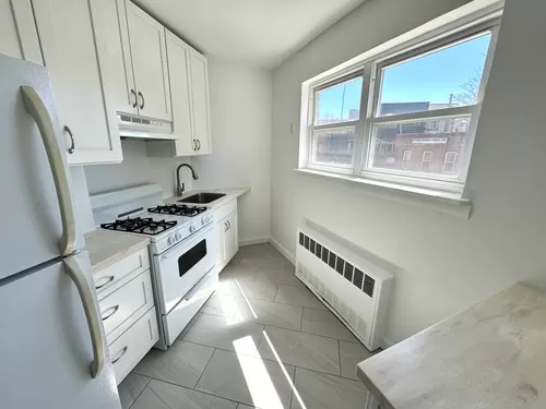 40-11 Greenpoint Ave #2F Photo 1