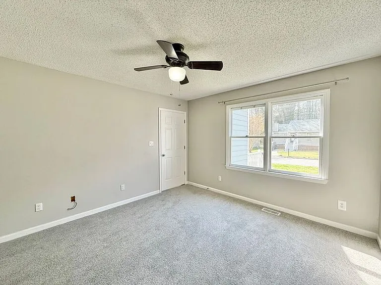 825 Rawls Dr — Photo 8