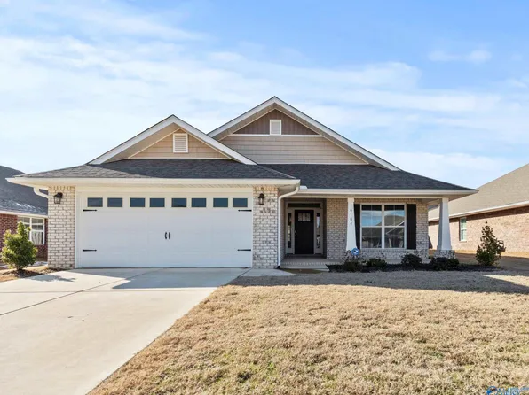 9104 Eagle Trace Dr SE, Owens Cross Roads, AL 35763