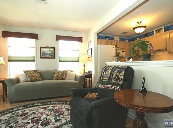 5th image of 158 Cambridge Ct #D058