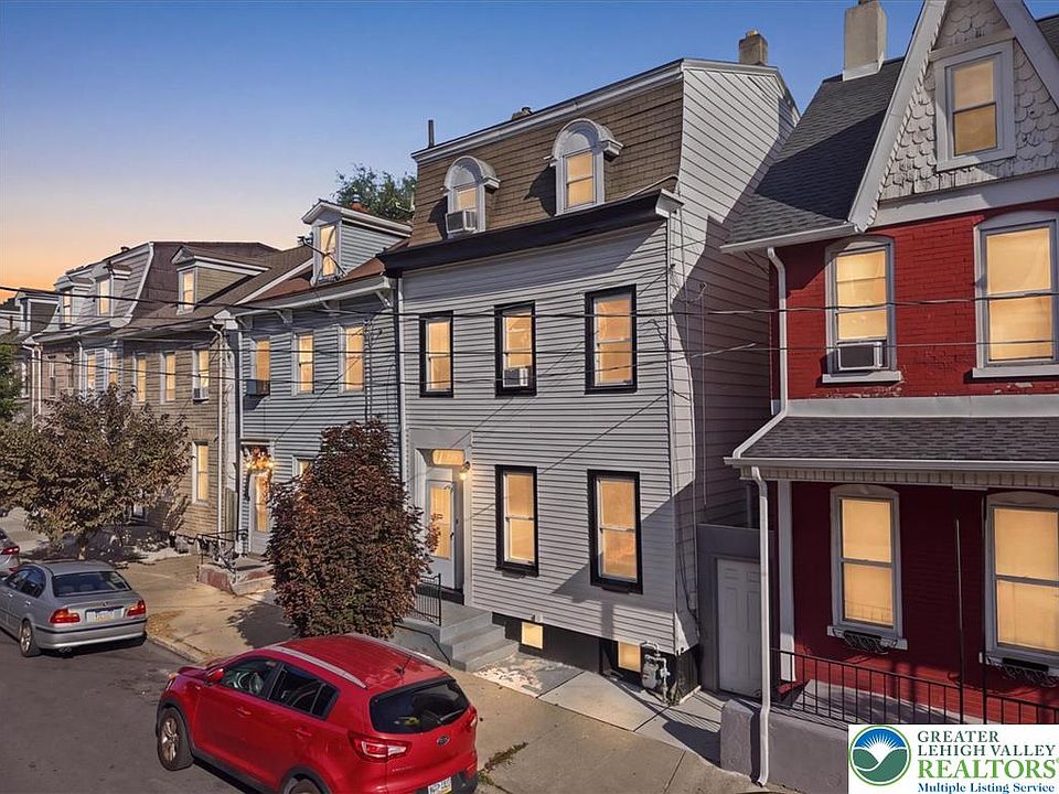 1st image of 709 Ferry St