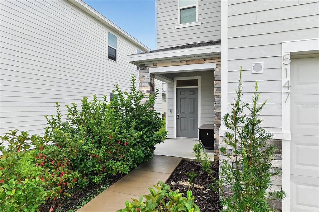 4 bed, 2.5 bath, 2211 sqft, $2,700 — Photo 3