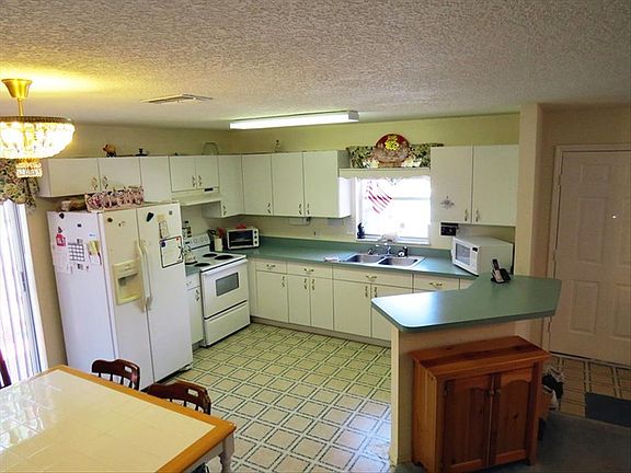 4th image of 2114 W Comanche Ave
