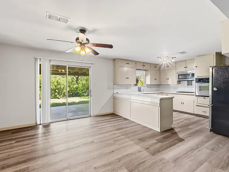 2414 Havenside Dr — Photo 8