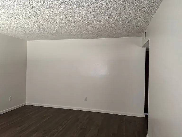 6812 Klamath Way — Photo 3