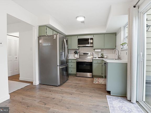 3rd image of 83 Dewsbury Ln