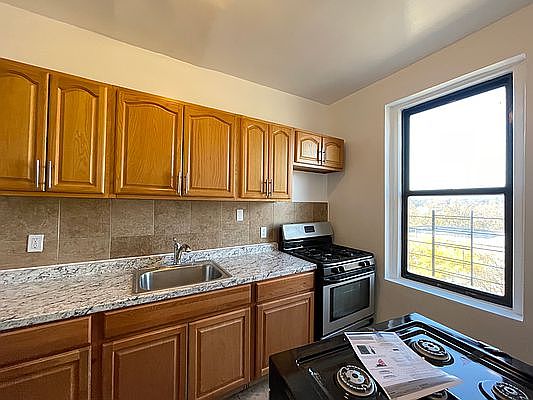4th image of 4138 Carpenter Ave APT 3D