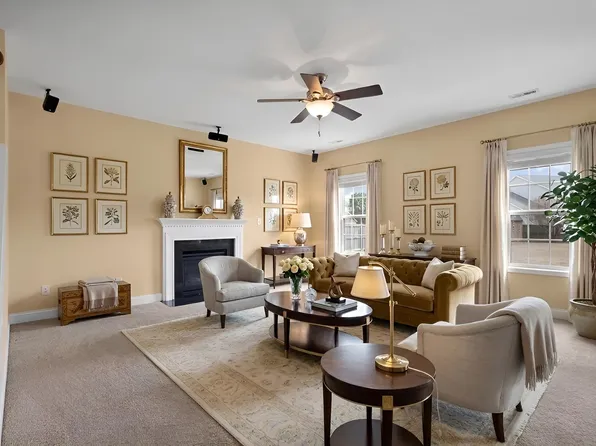 6605 Stillwood Dr, Hope Mills, NC 28348