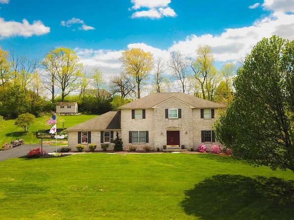 2240 Meadow Brook Dr, Schnecksville, PA 18078