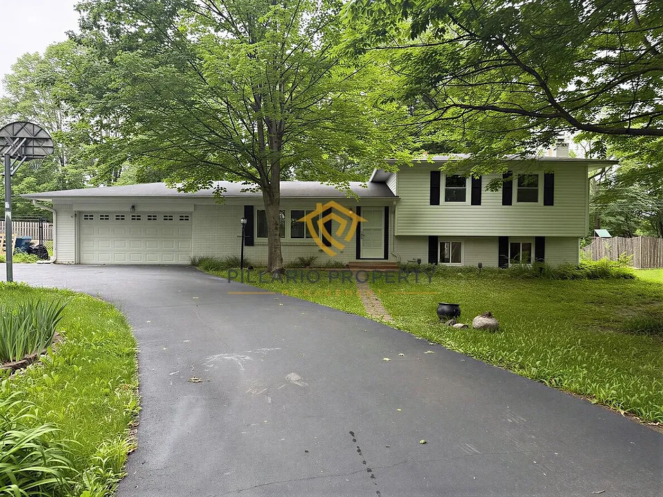 2706 Lakewood Dr N