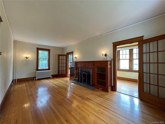 4th image of 28 Pine St