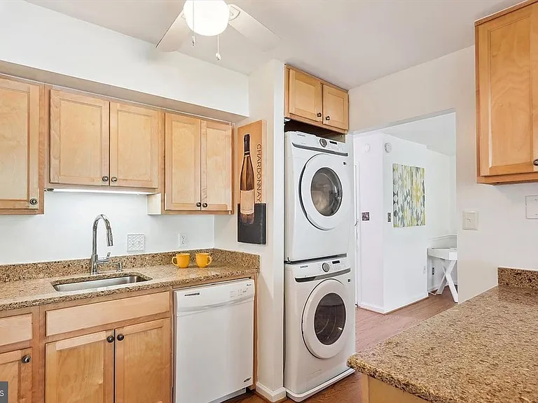 10 Monroe St #302 — Photo 13