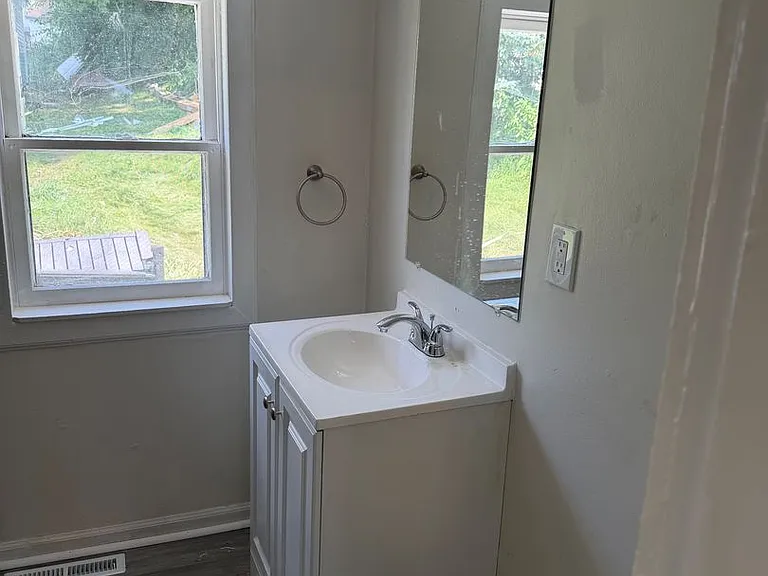 1791 Edwards Ave — Photo 3