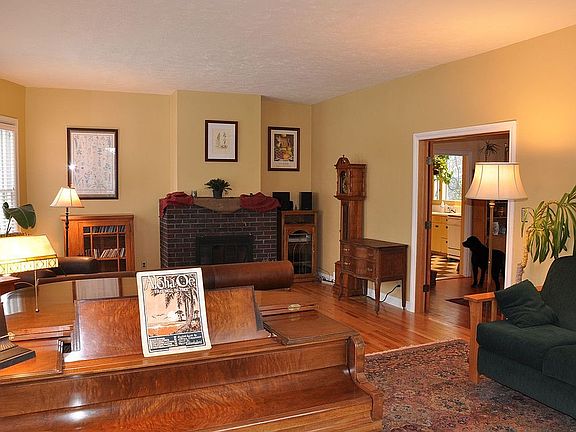 5th image of 322 E Beckwith Ave