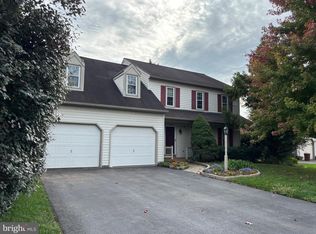 196 Strawberry St, Leola, PA 17540