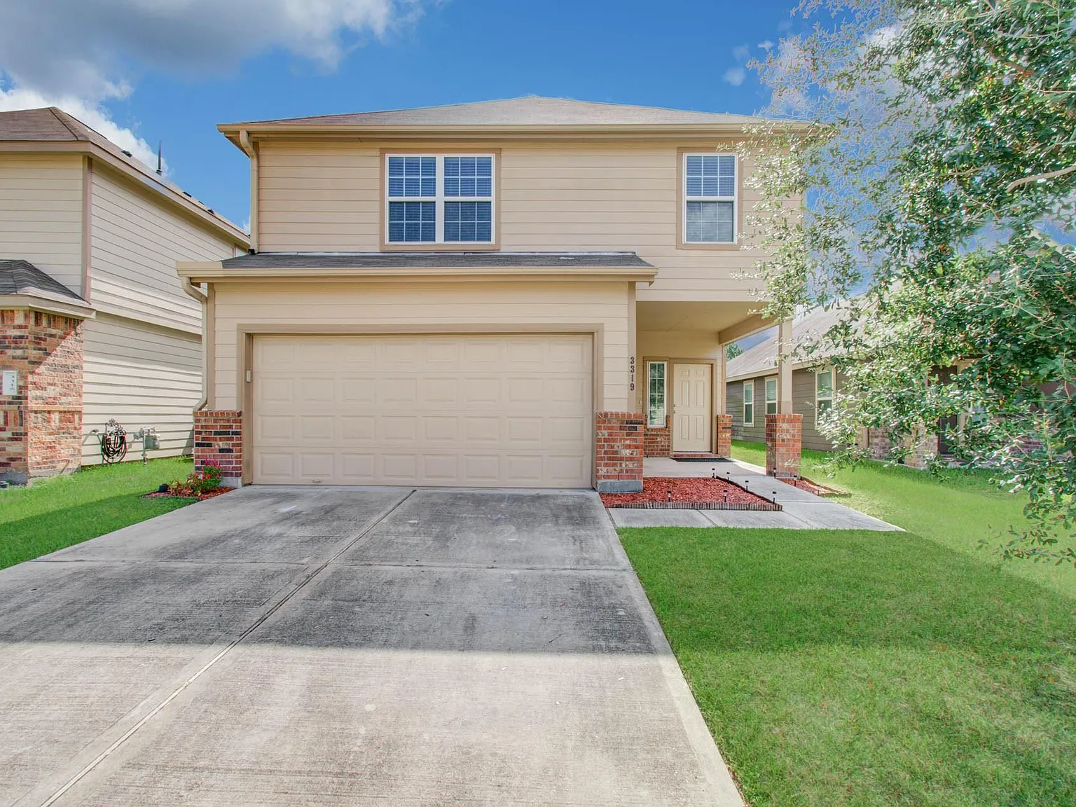 3 bed, 2.5 bath, 1833 sqft, $1,895 — Photo 4