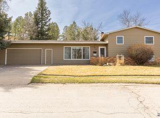 3209 Tomahawk Dr, Rapid City, SD 57702