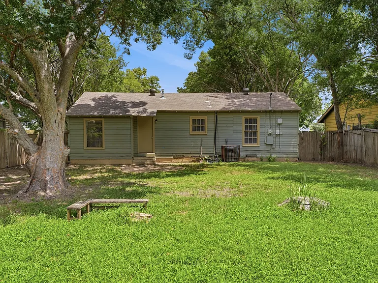 8120 Rayville Dr — Photo 17