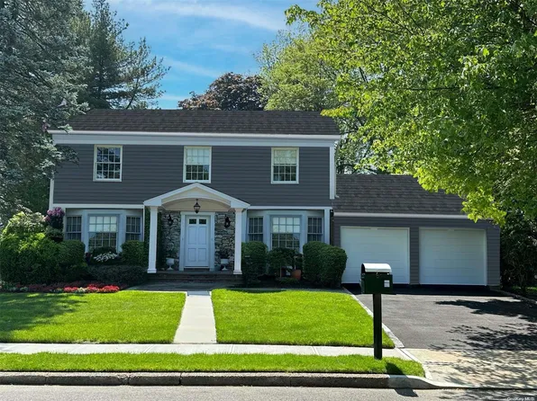 14 Jan Lane, Woodbury, NY 11797