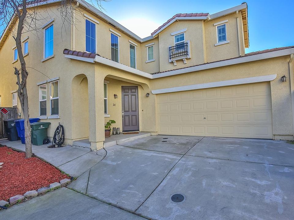 2nd image of 241 Caravaggio Cir