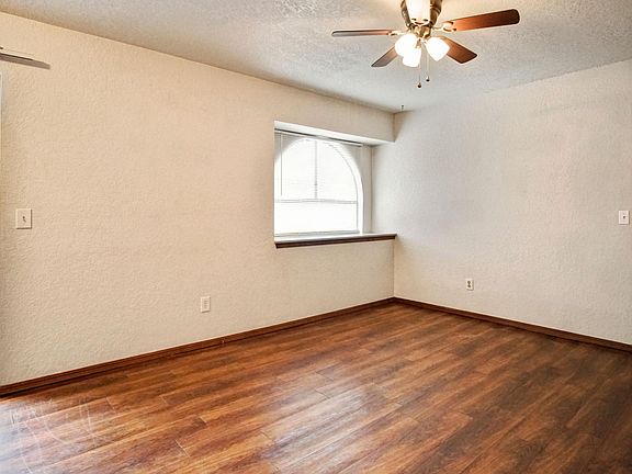 5th image of 1932 E Lindsey St