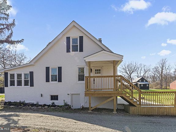 3rd image of 2042 Upper Ridge Rd