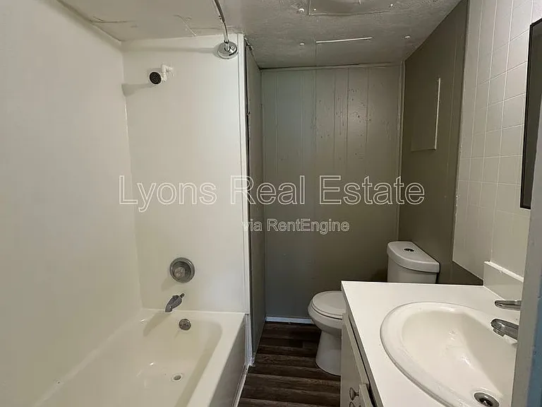 8086 Heck Dr #1A — Photo 20