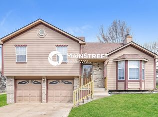 208 W Calico Dr, Raymore, MO 64083