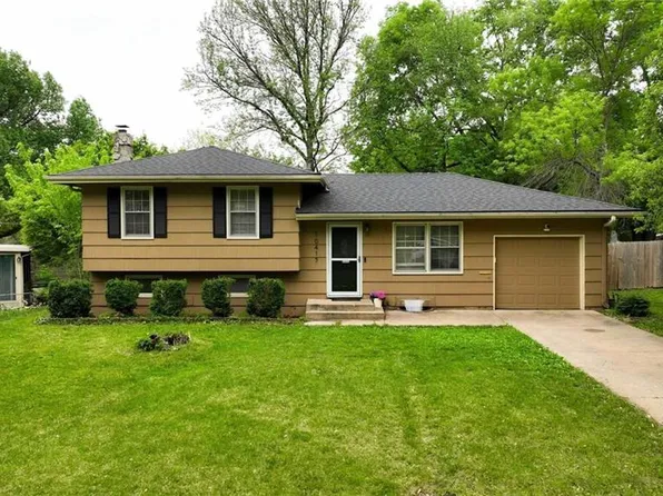 10417 W 73rd Ter, Shawnee, KS 66203