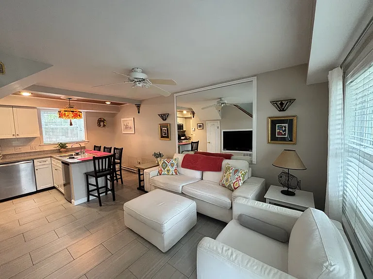 152 Tuckerman Ave #9 — Photo 10