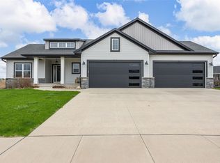 3085 Brimley Pass, Robins, IA 52328