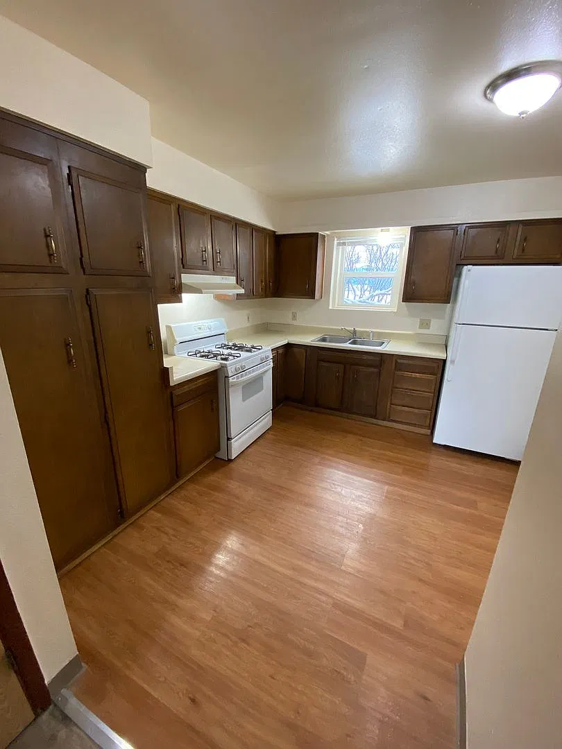 ES 2506 - 2506 Eide St — Photo 4