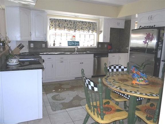 4th image of 8585 Littlefield Ave