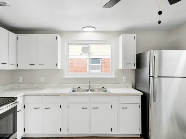 22 Strasbourg Dr, Buffalo, NY 14227