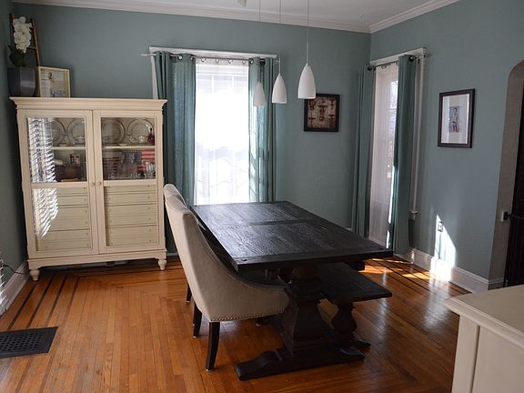 3rd image of 17619 Larchwood Ave