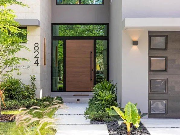 824 NE 111th St, Biscayne Park, FL 33161