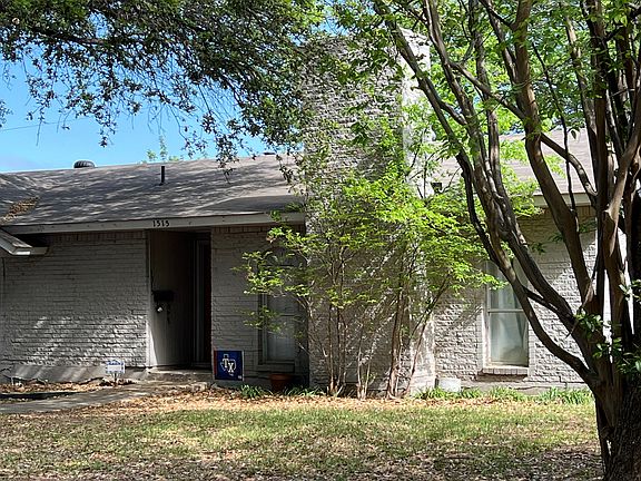 2nd image of 1515 Camelia Dr