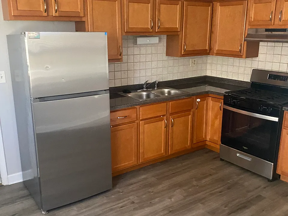 Eat-in kitchen