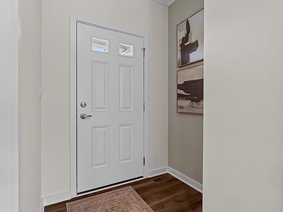 3rd image of 215 Creekside Dr