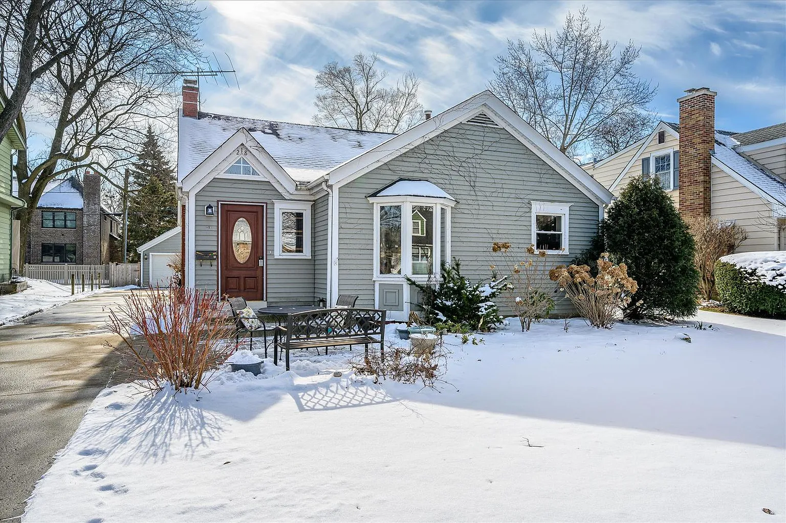 218 E Cayuga Ave photo 1