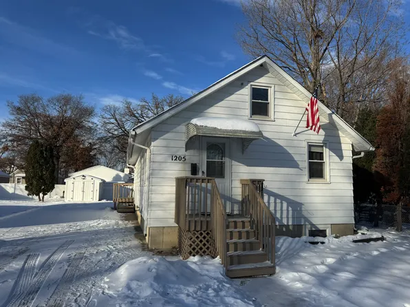 1205 10th St NE, Austin, MN 55912