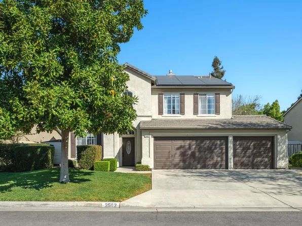 2582 E Christopher Dr, Fresno, CA 93720