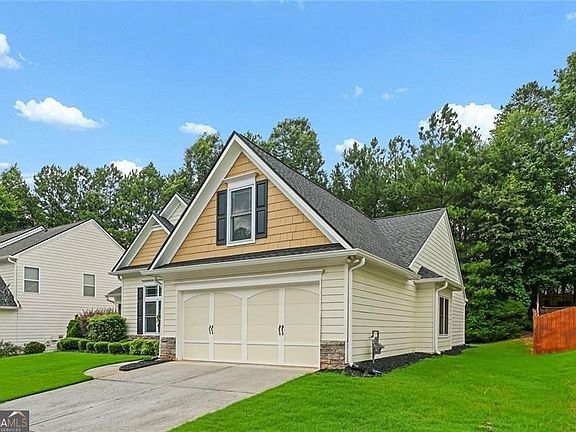 3rd image of 2300 Village Green Dr