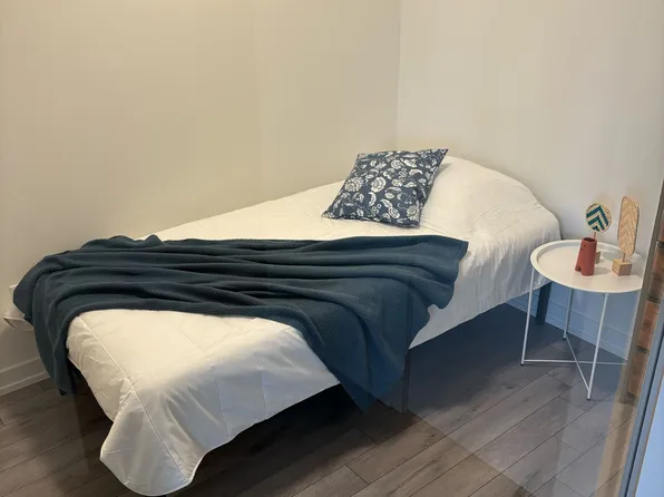 89 Church St #1704, Toronto, ON M5C 2G3
